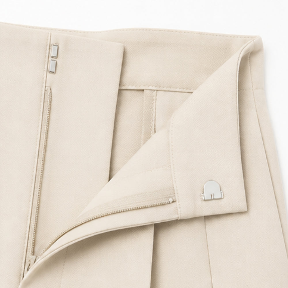 Tailored Pleated Trousers for Elongated Legs